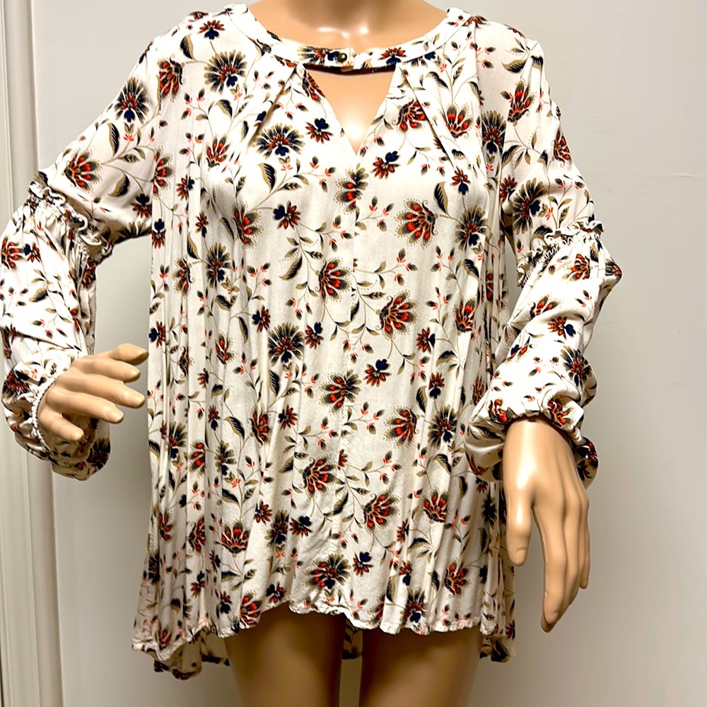 NWOT Love Oversized Floral Top with long puffed sleeves size S